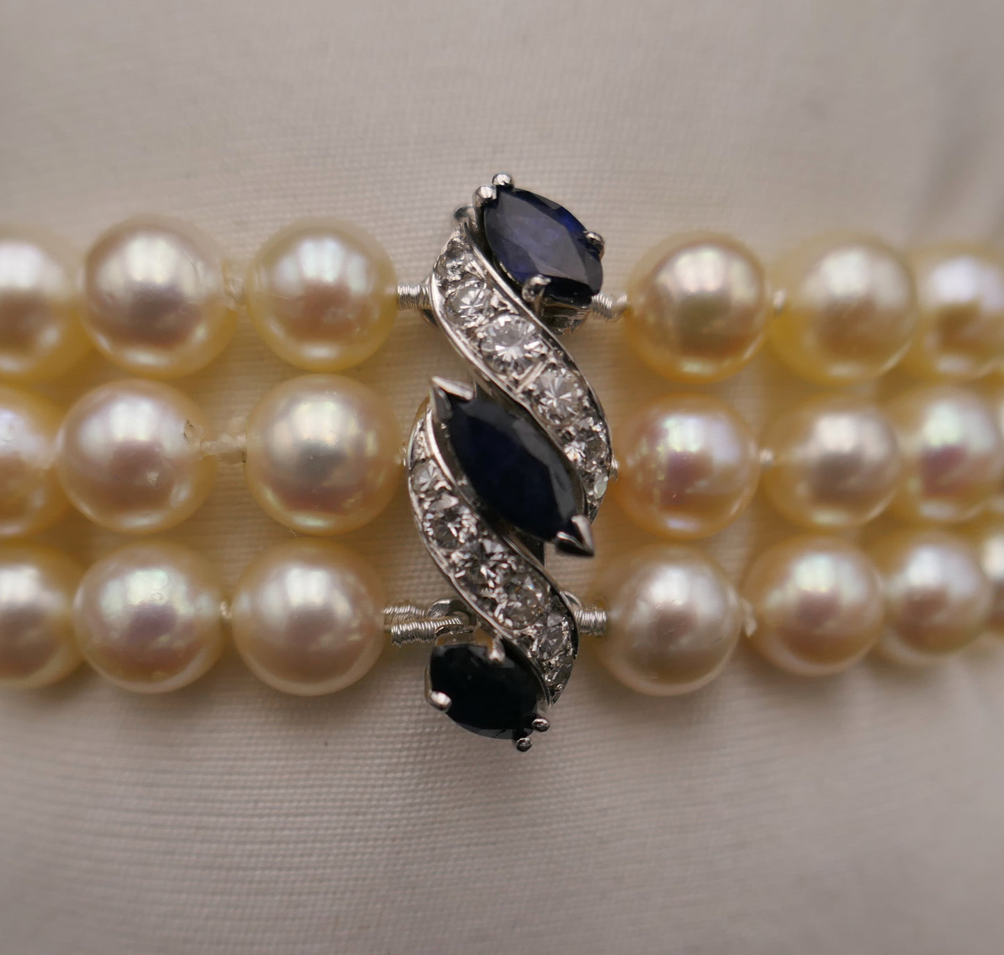 Bracelet 3 Rangs De Perles De Culture, Saphirs Et Diamants.