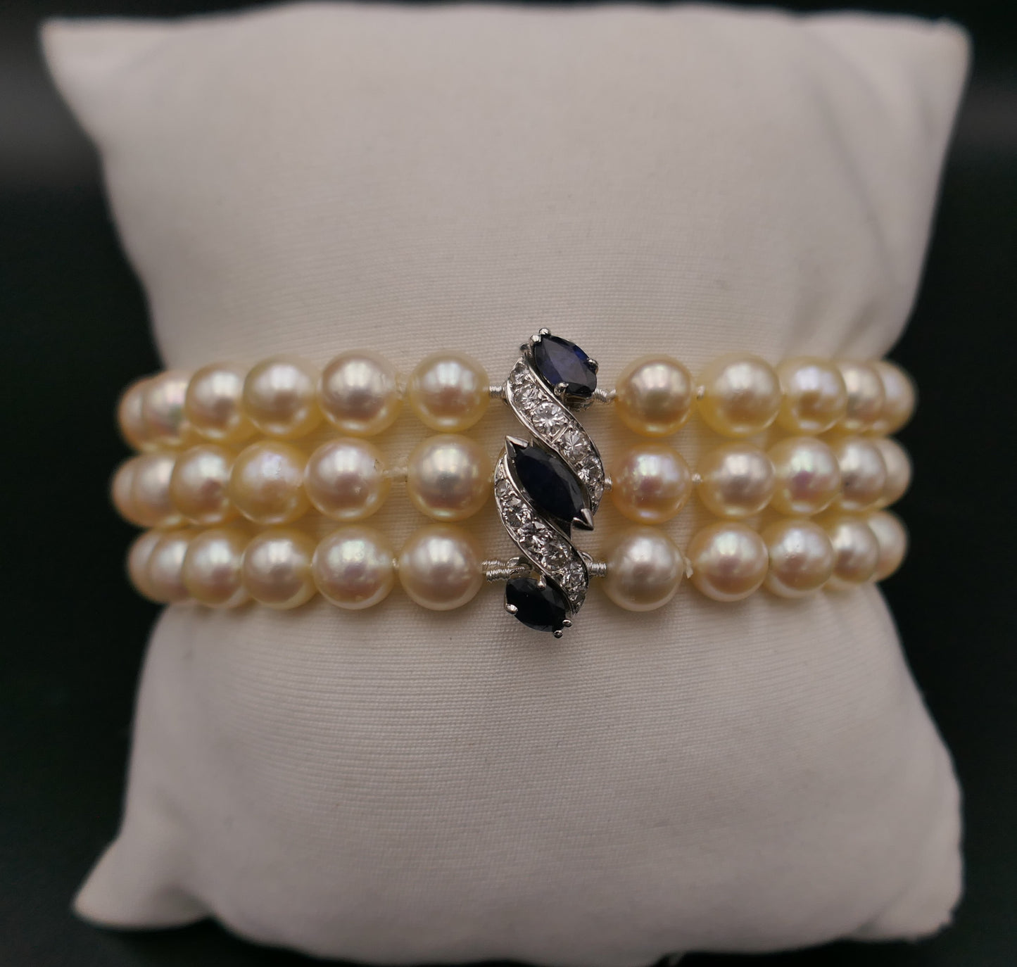 Bracelet 3 Rangs De Perles De Culture, Saphirs Et Diamants.