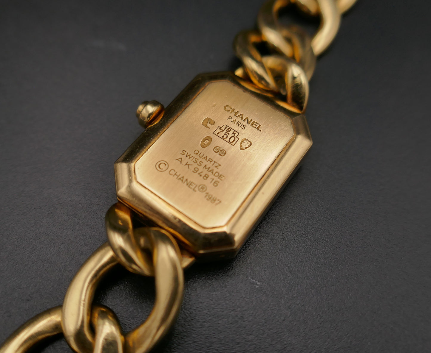 CHANEL, Montre Collection Première, Or 18 Carats.