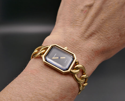 CHANEL, Montre Collection Première, Grand Modèle, Or 18 Carats.