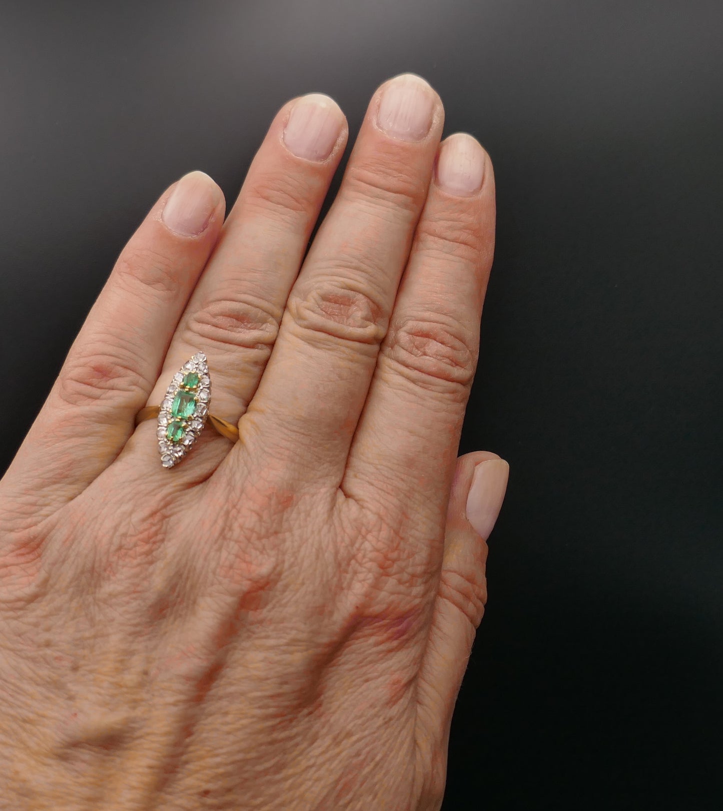 Bague Marquise émeraudes Et Diamants Taille Rose, Or Et Platine.