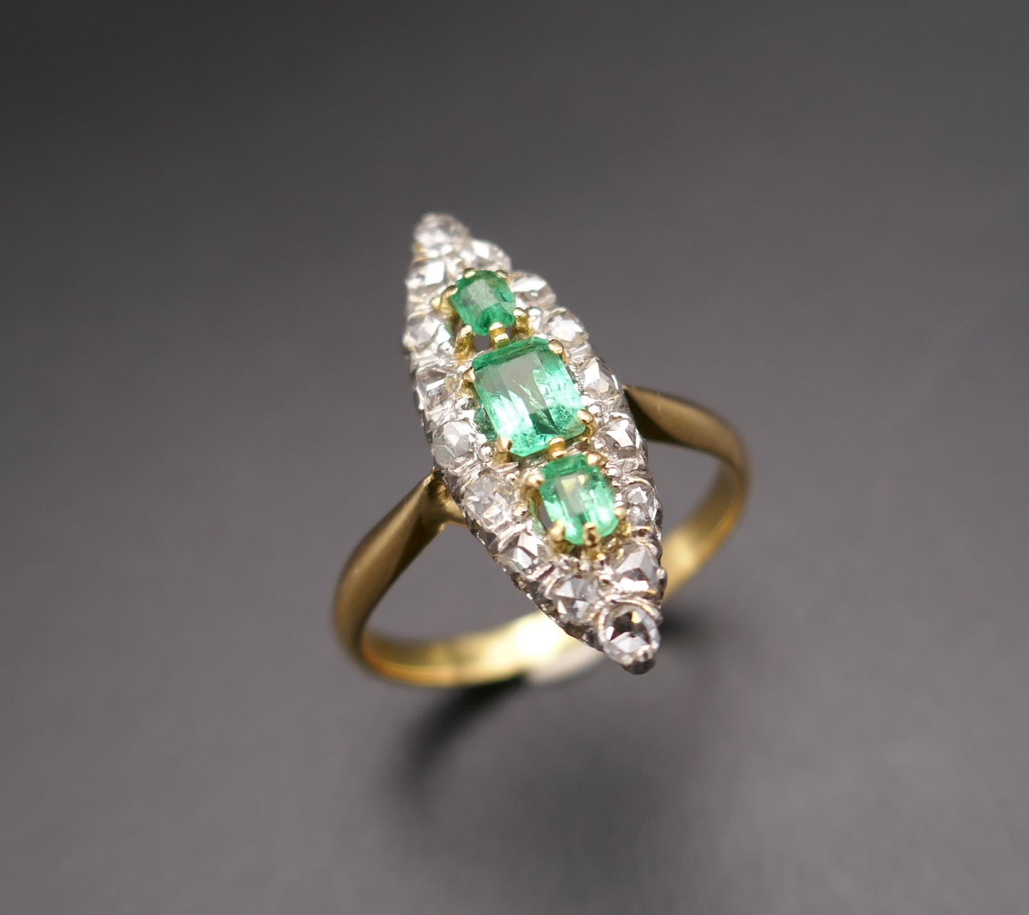 Bague Marquise émeraudes Et Diamants Taille Rose, Or Et Platine.