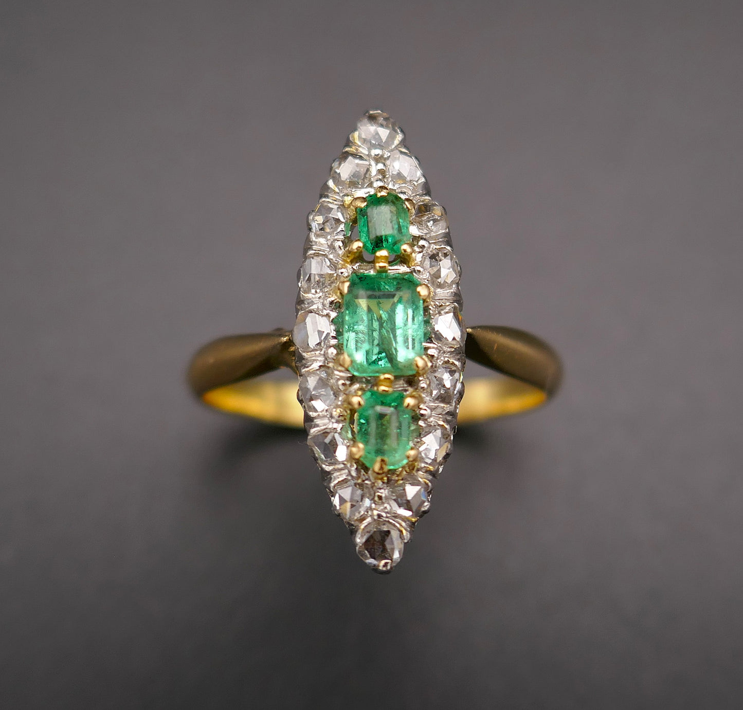 Bague Marquise émeraudes Et Diamants Taille Rose, Or Et Platine.