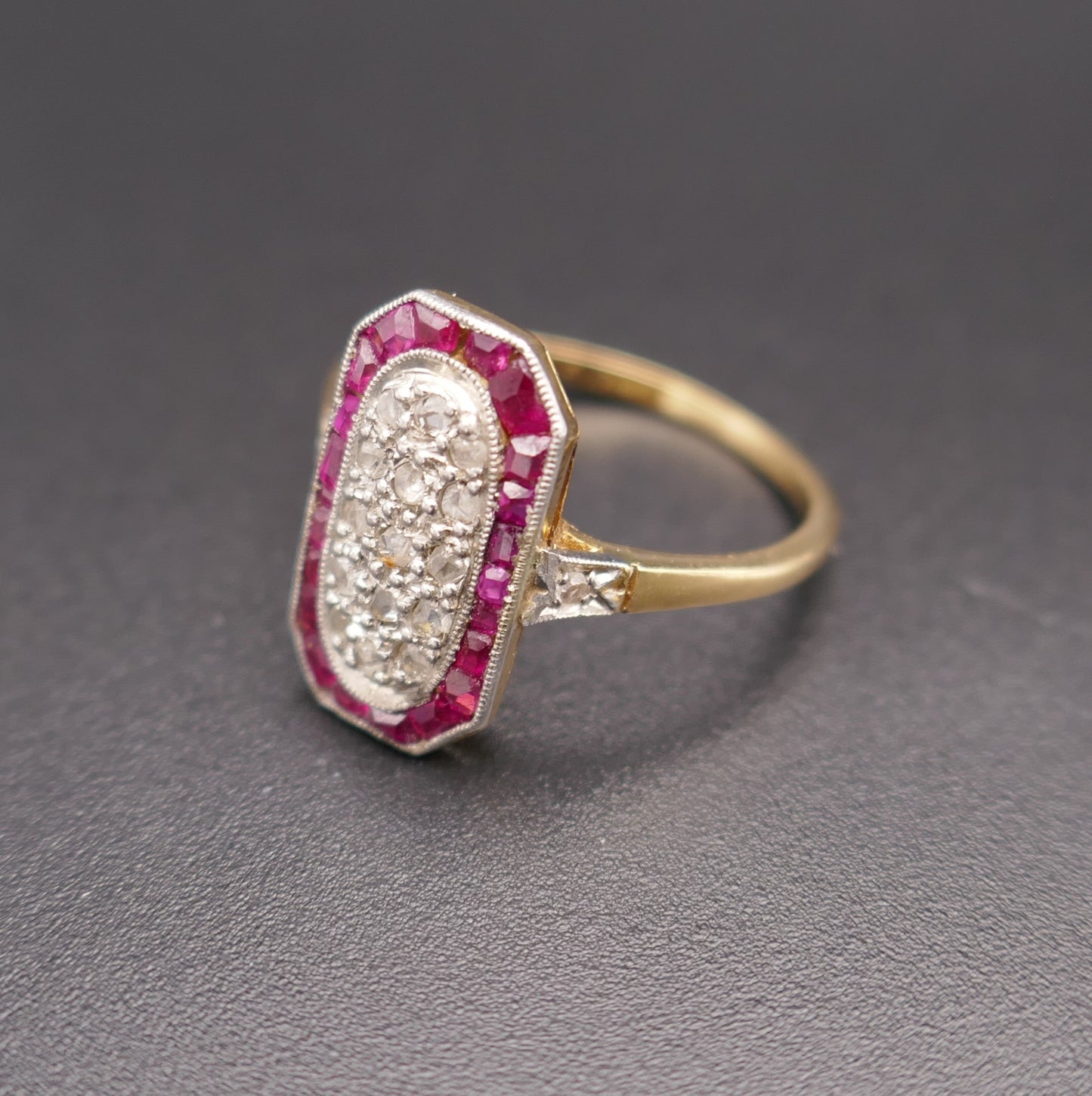 Bague Art Déco Diamants Et Rubis Calibrés.