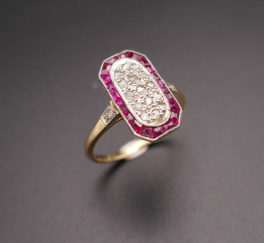 Bague Art Déco Diamants Et Rubis Calibrés.