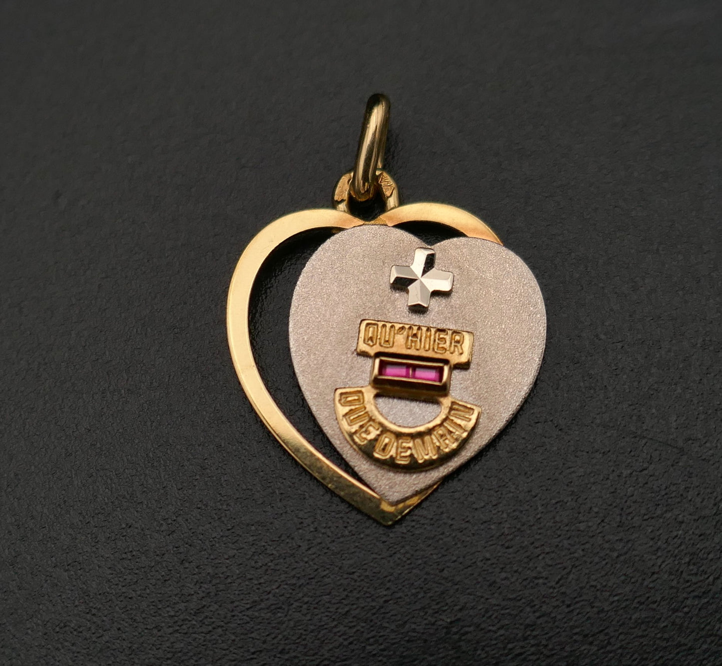 Médaille Augis, Coeur en or blanc et or jaune 18 Carats.