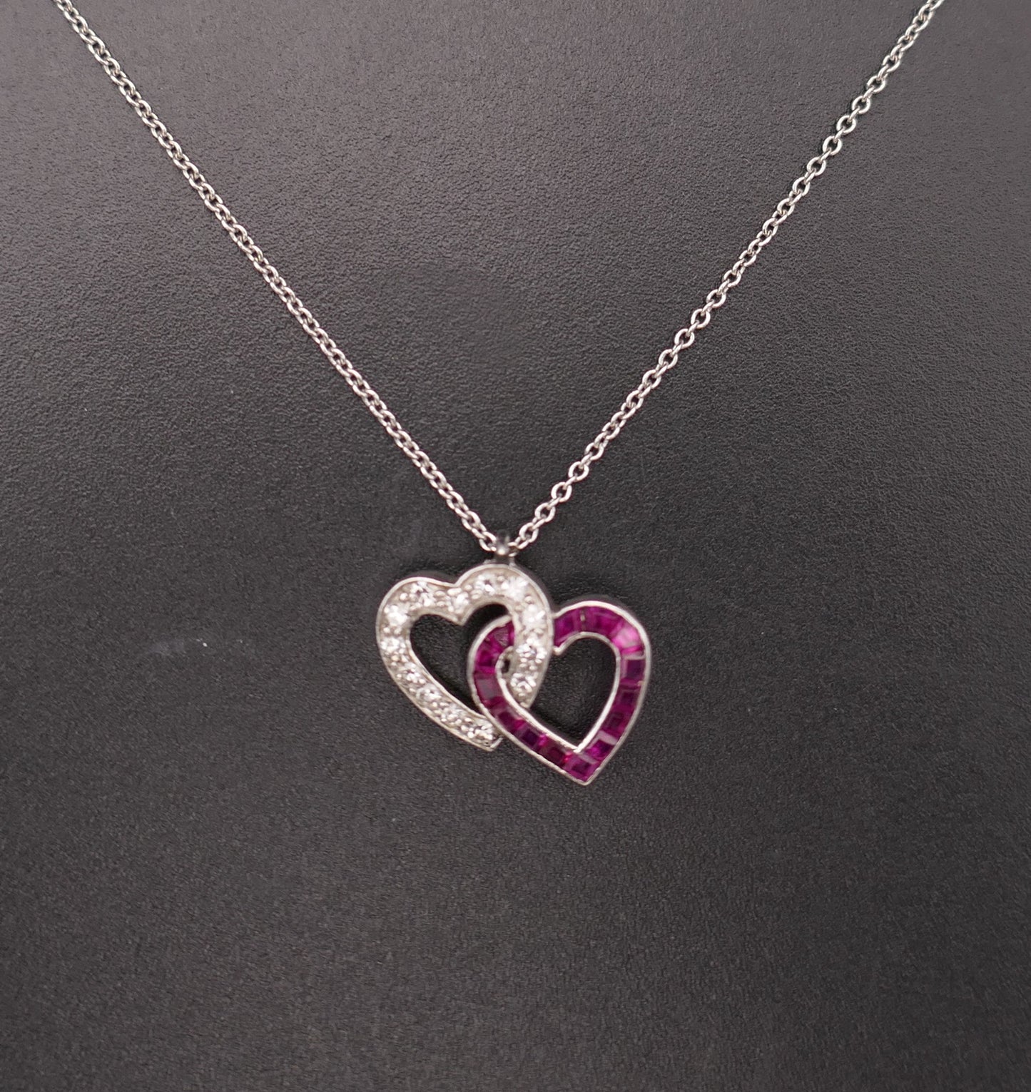 Chaîne avec Pendentif diamants et rubis, or 18 carats
