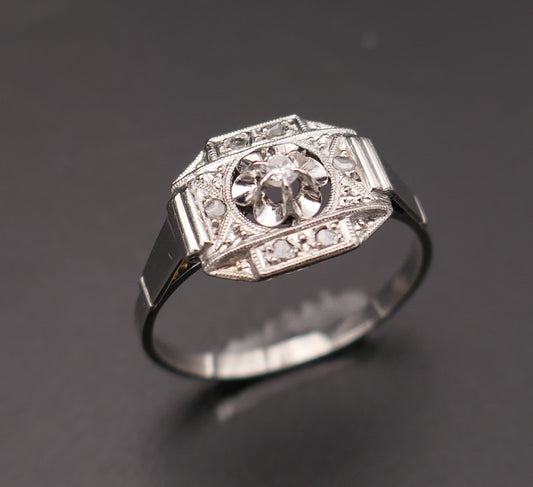 Bague Art Déco diamants, or et platine.