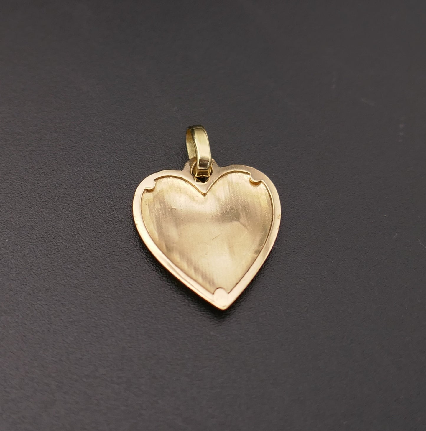 Augis, pendentif coeur, or 18 carats.