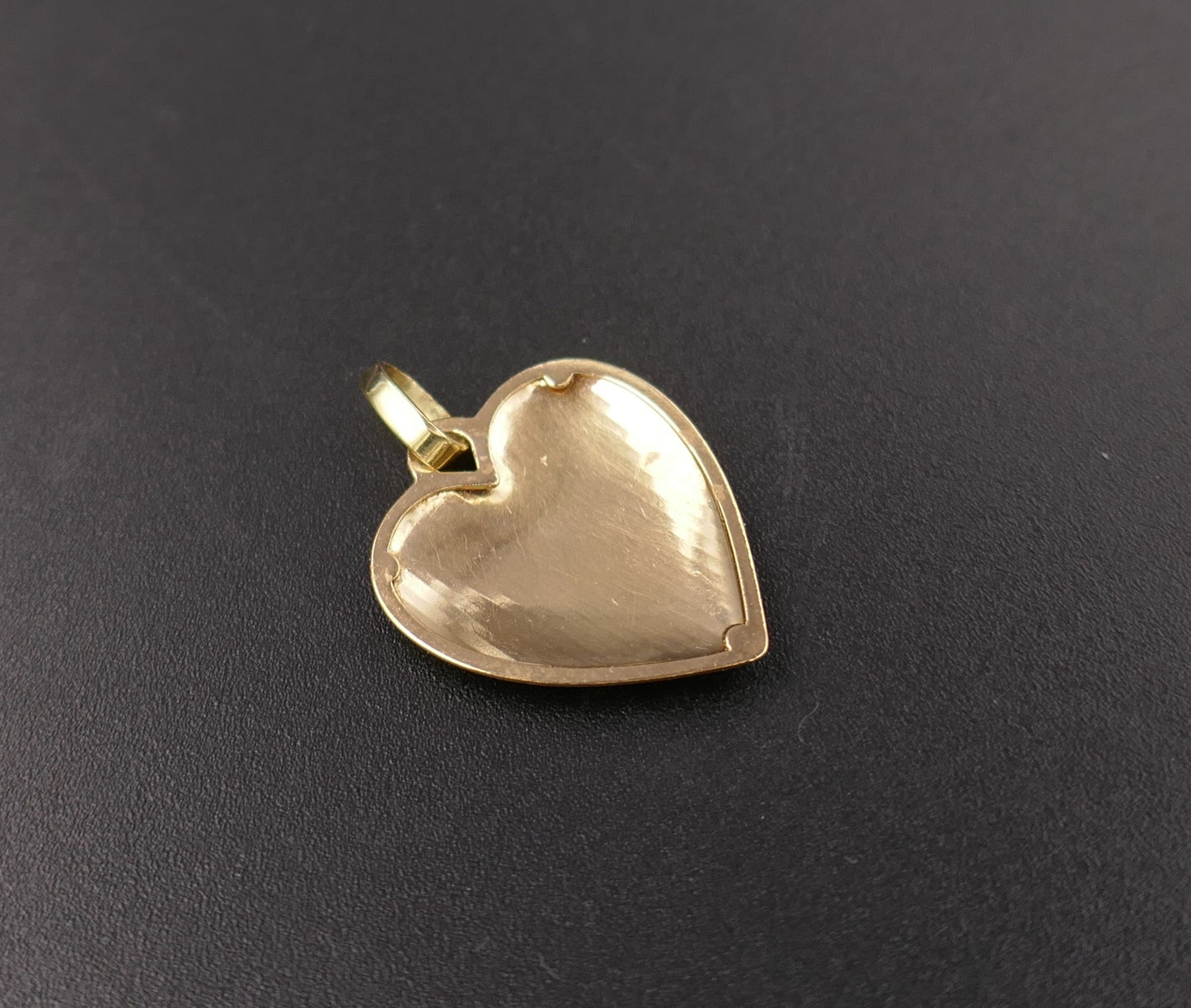 Augis, grand pendentif coeur, or 18 carats.