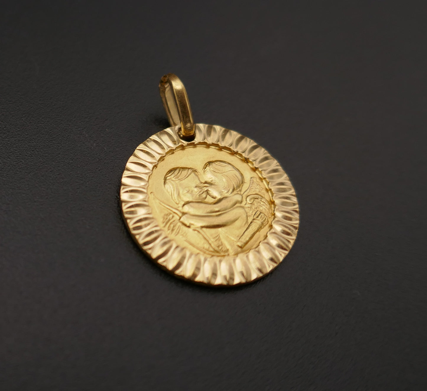 Rare version espagnole de la médaille Augis, double face, or jaune 18 carats.