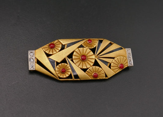 Broche plaque Art Déco, corail, onyx et diamants. Platine et or 18 ct.