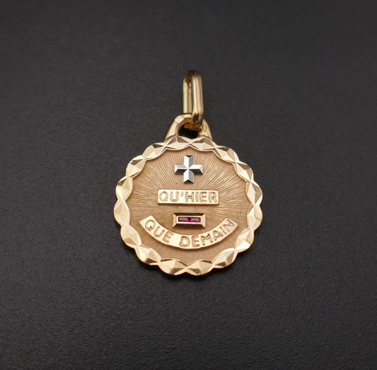 Augis Médaille d'Amour Et Rubis, Or 18 Carats.