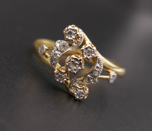 Bague ancienne diamants taille rose, poinçon tête de cheval, or 2 tons 18 carats.