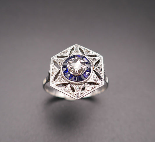 Bague Art Déco Diamants Et Saphirs Calibrés.