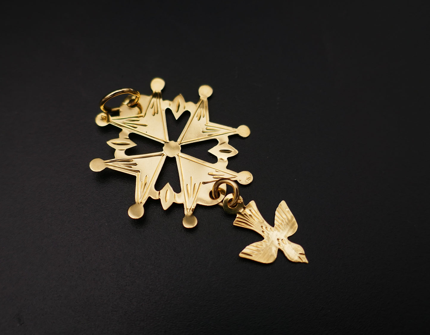 Pendentif Croix Huguenote or jaune 18 carats.
