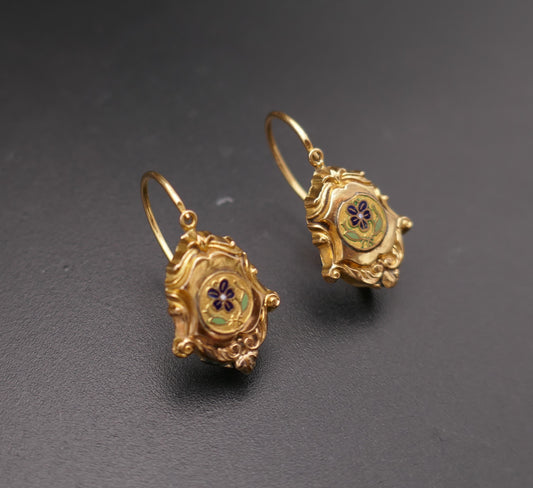 Pendants d'oreilles anciennes or et émail.