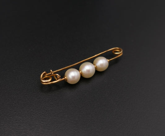 Broche barrette ornée de perles de culture, or 18 carats.