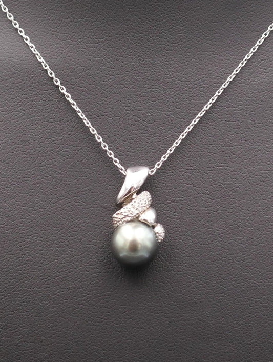 Pendentif Perle De Tahiti, Chaîne Or Blanc 18 Carats.