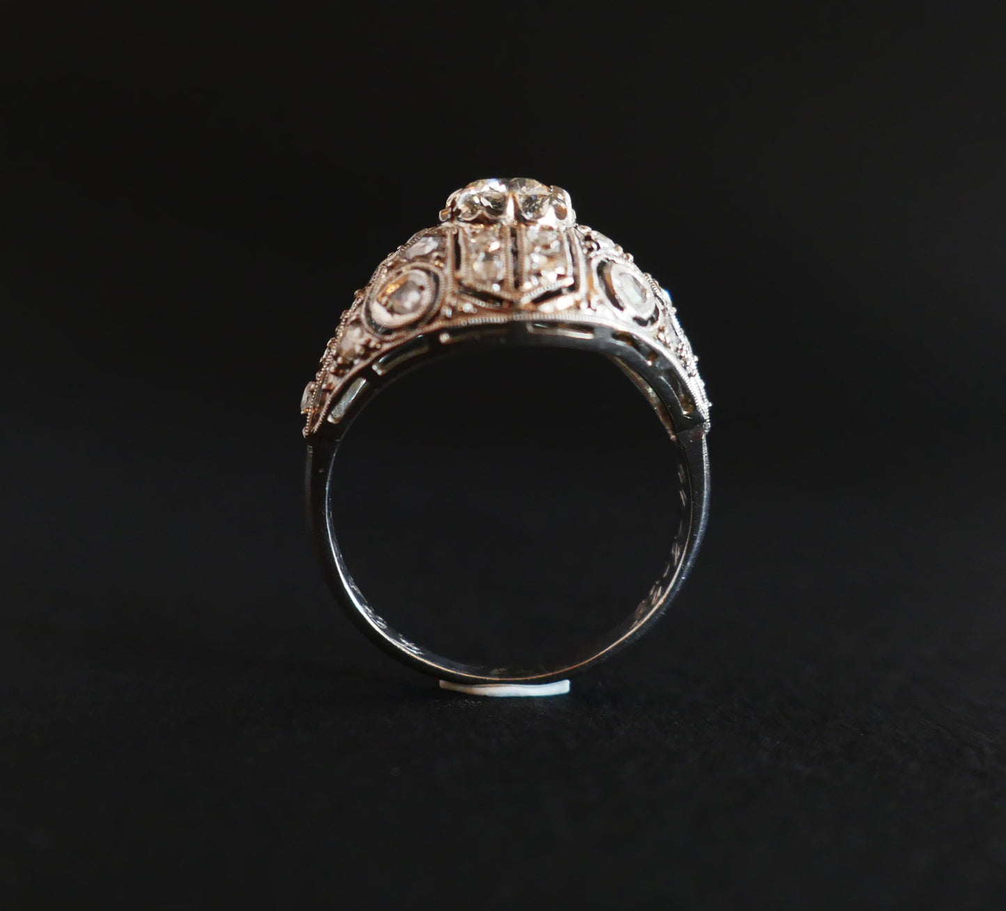 Bague Art Déco Dôme En Platine Et Diamants