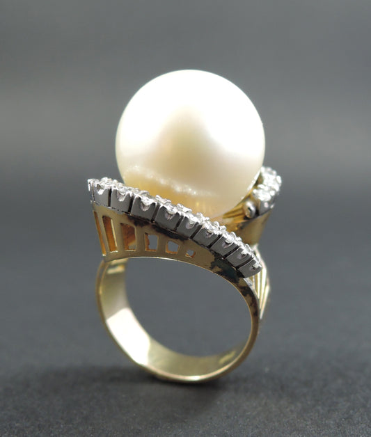 Importante Bague Perle Et Diamants, Or Et Platine