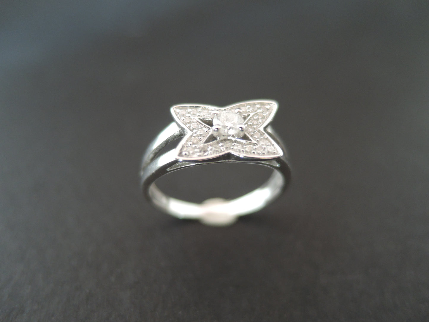 Bague sertie de diamants