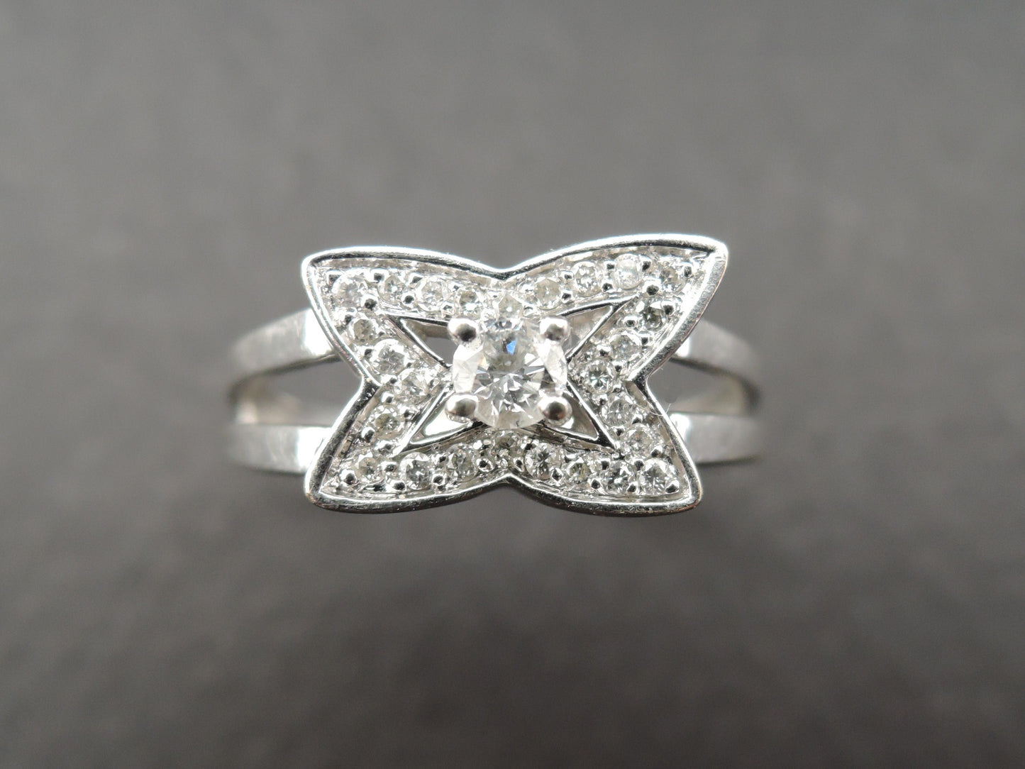Bague sertie de diamants