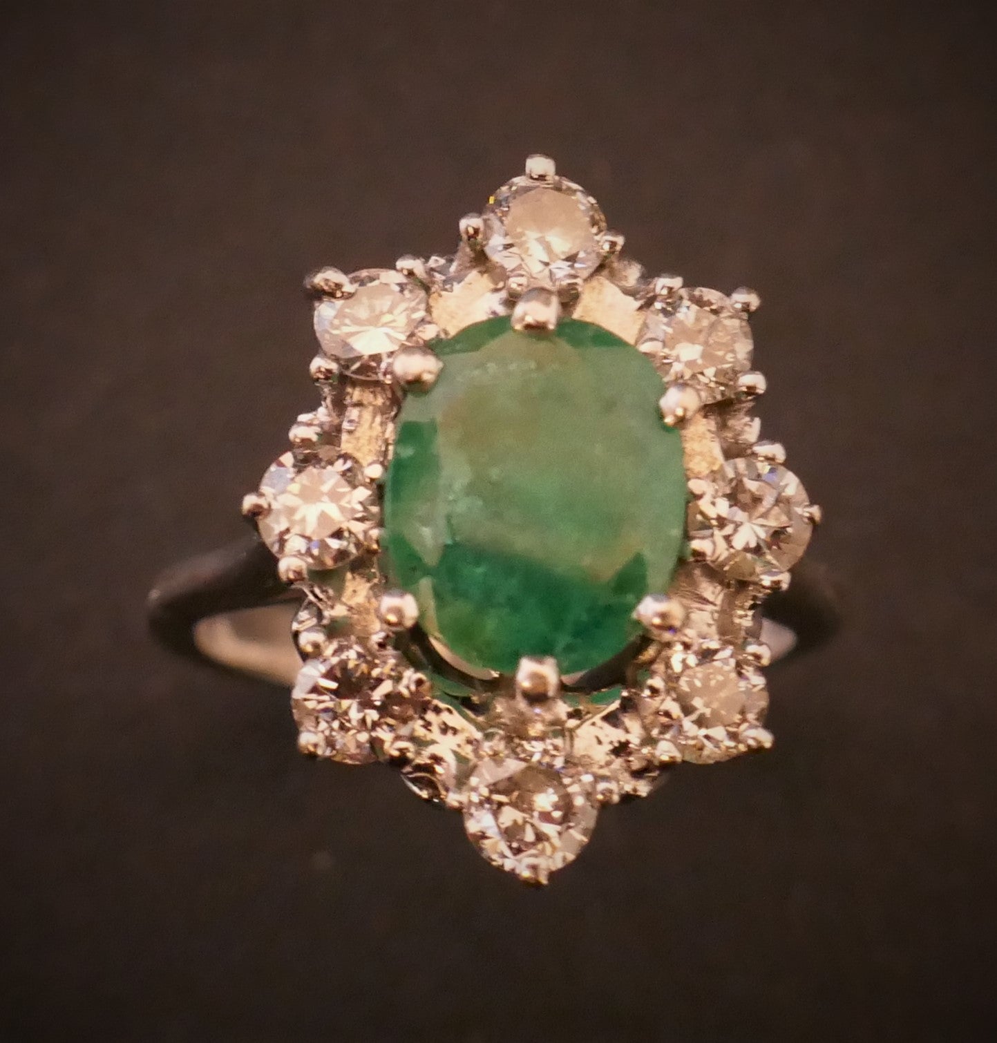 Bague émeraude Et Diamants, Or Blanc 18 Carats