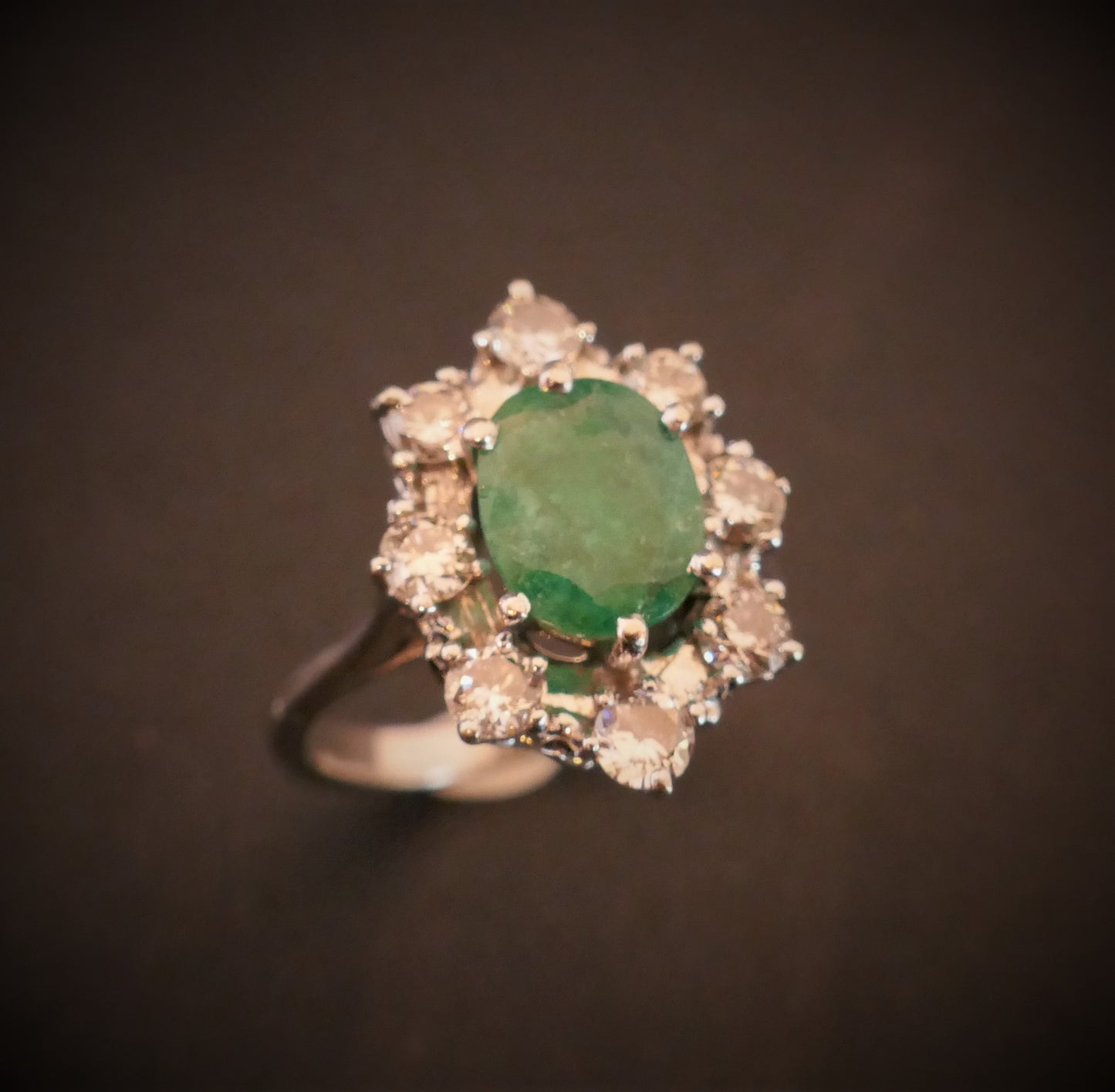 Bague émeraude Et Diamants, Or Blanc 18 Carats