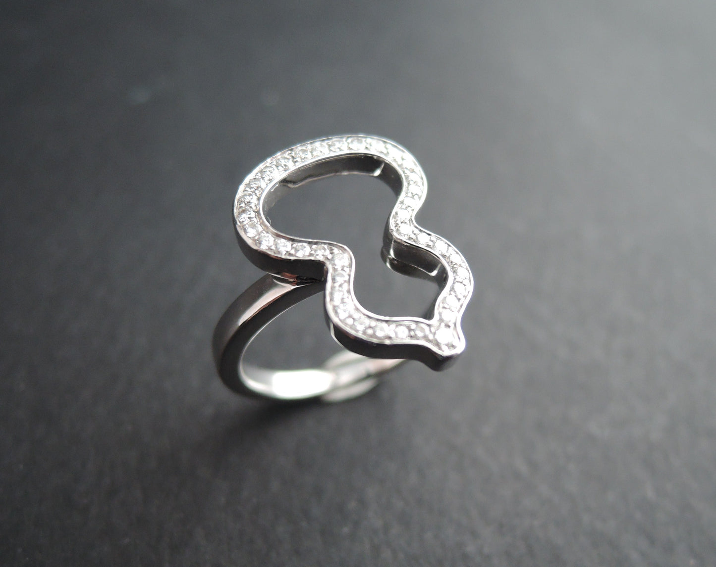 Bague Signée Qeelin, Diamants, Or Blanc 18 Carats.