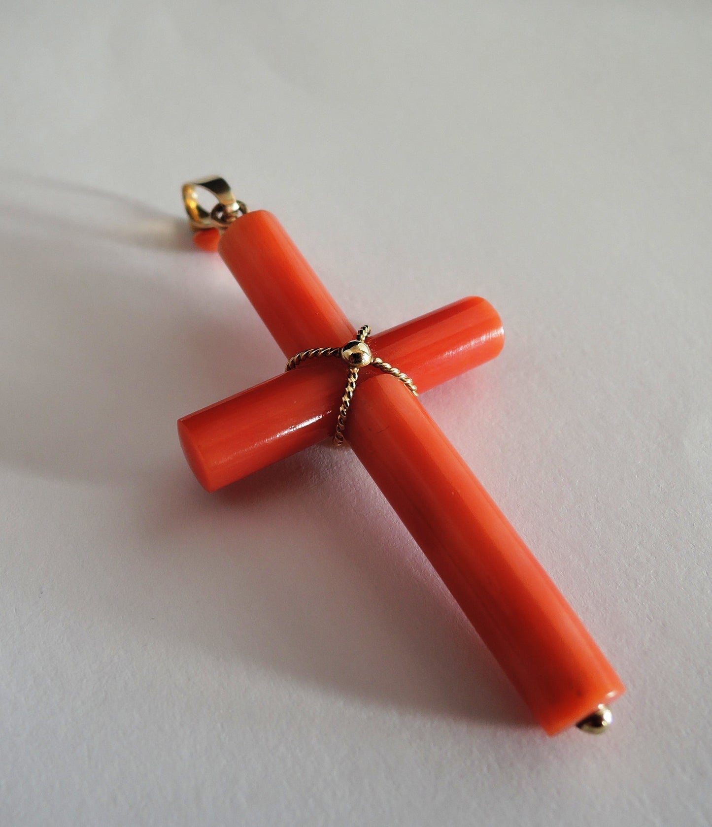 Croix En Corail et Perles Fines, Bélière En Or