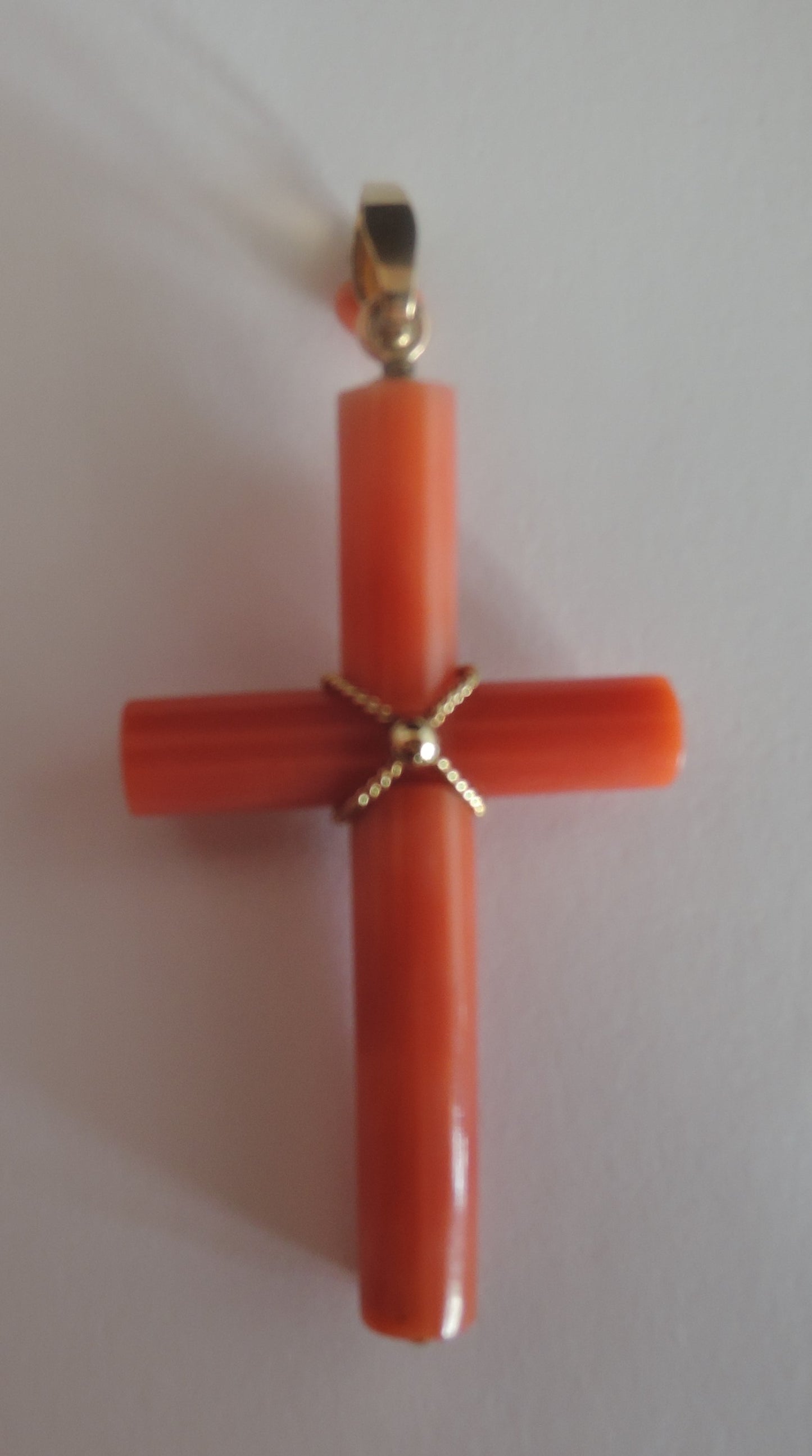 Croix En Corail et Perles Fines, Bélière En Or