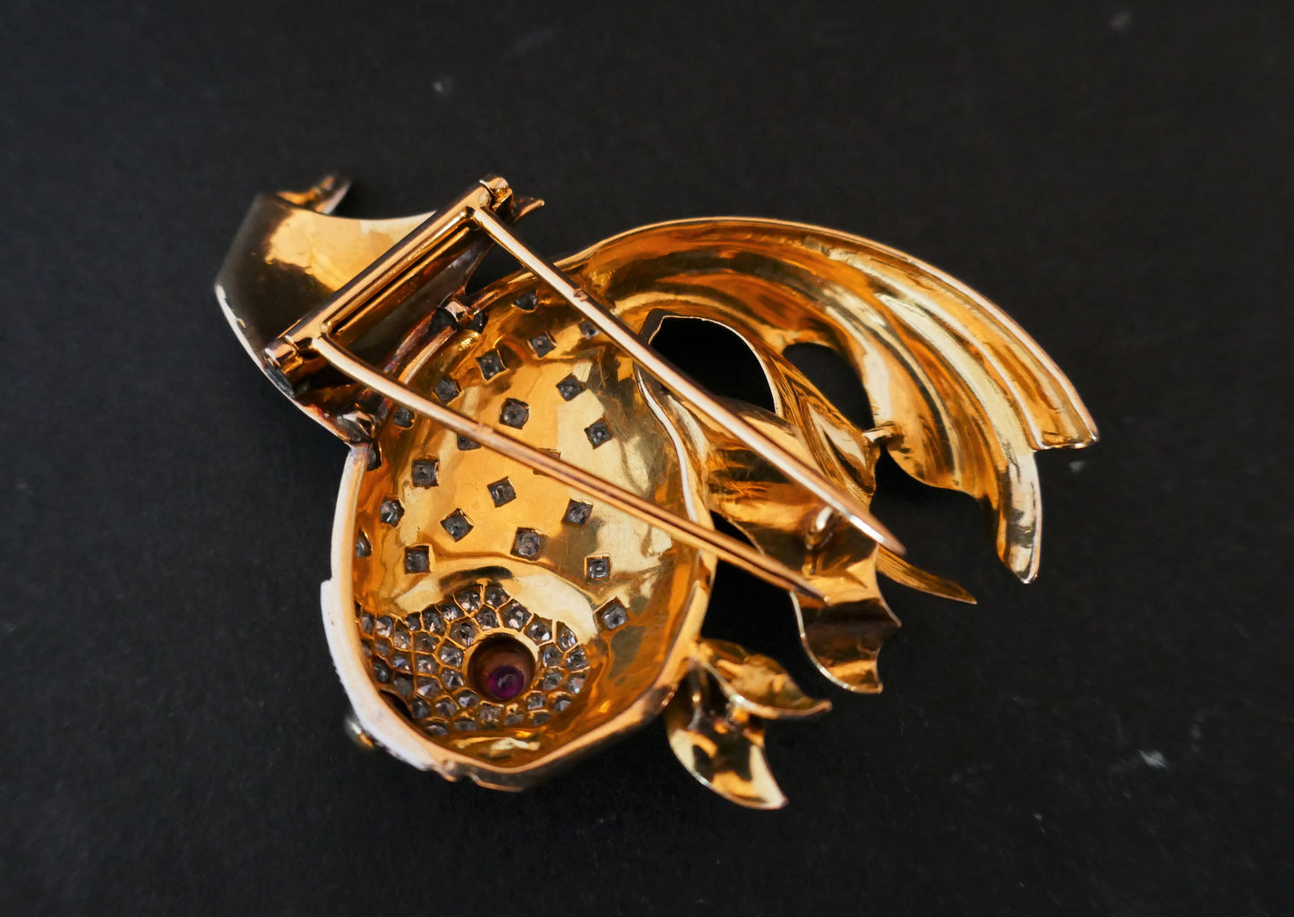 Broche Poisson Rubis Et Diamants, Platine et Or 18K