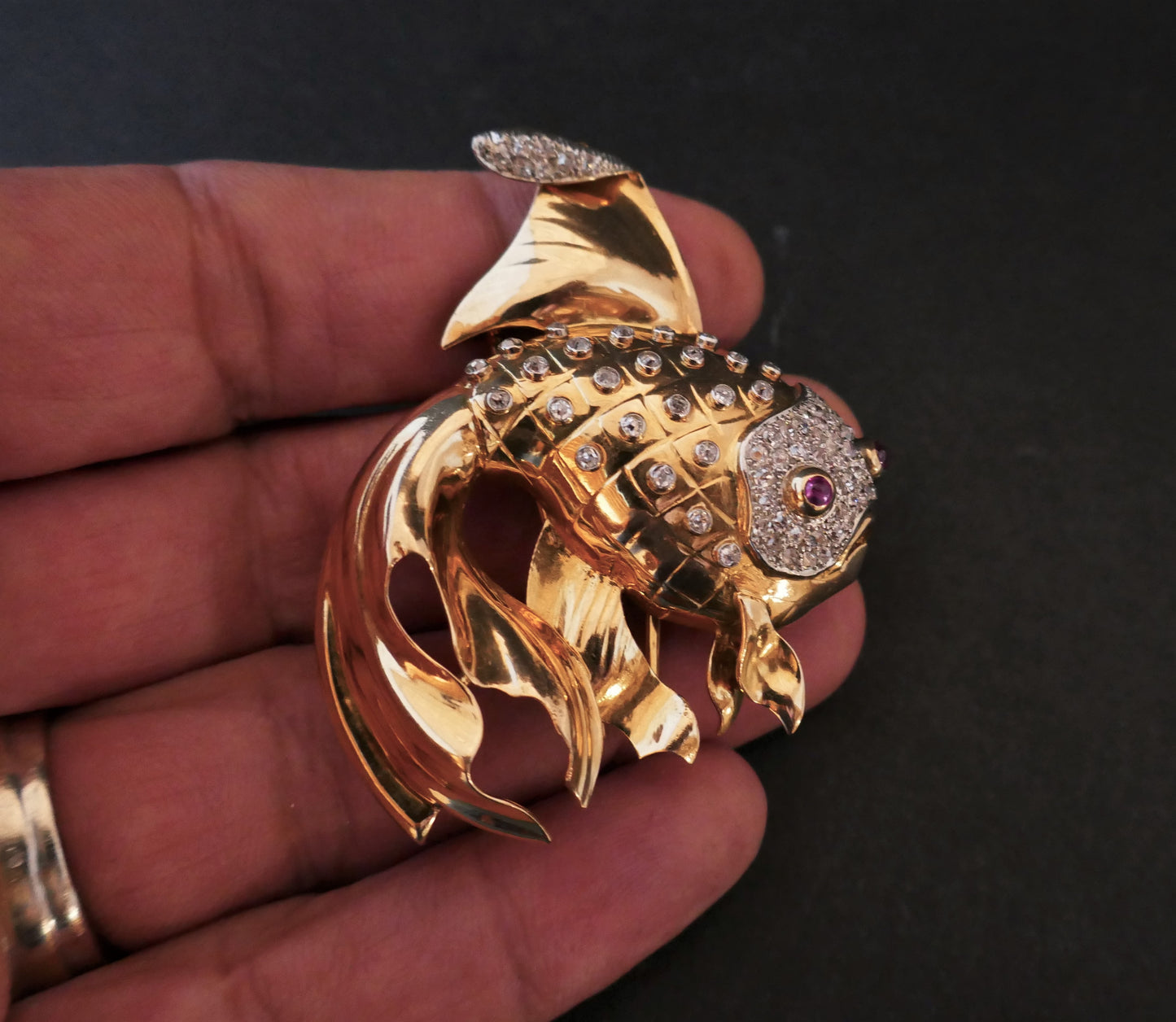 Broche Poisson Rubis Et Diamants, Platine et Or 18K