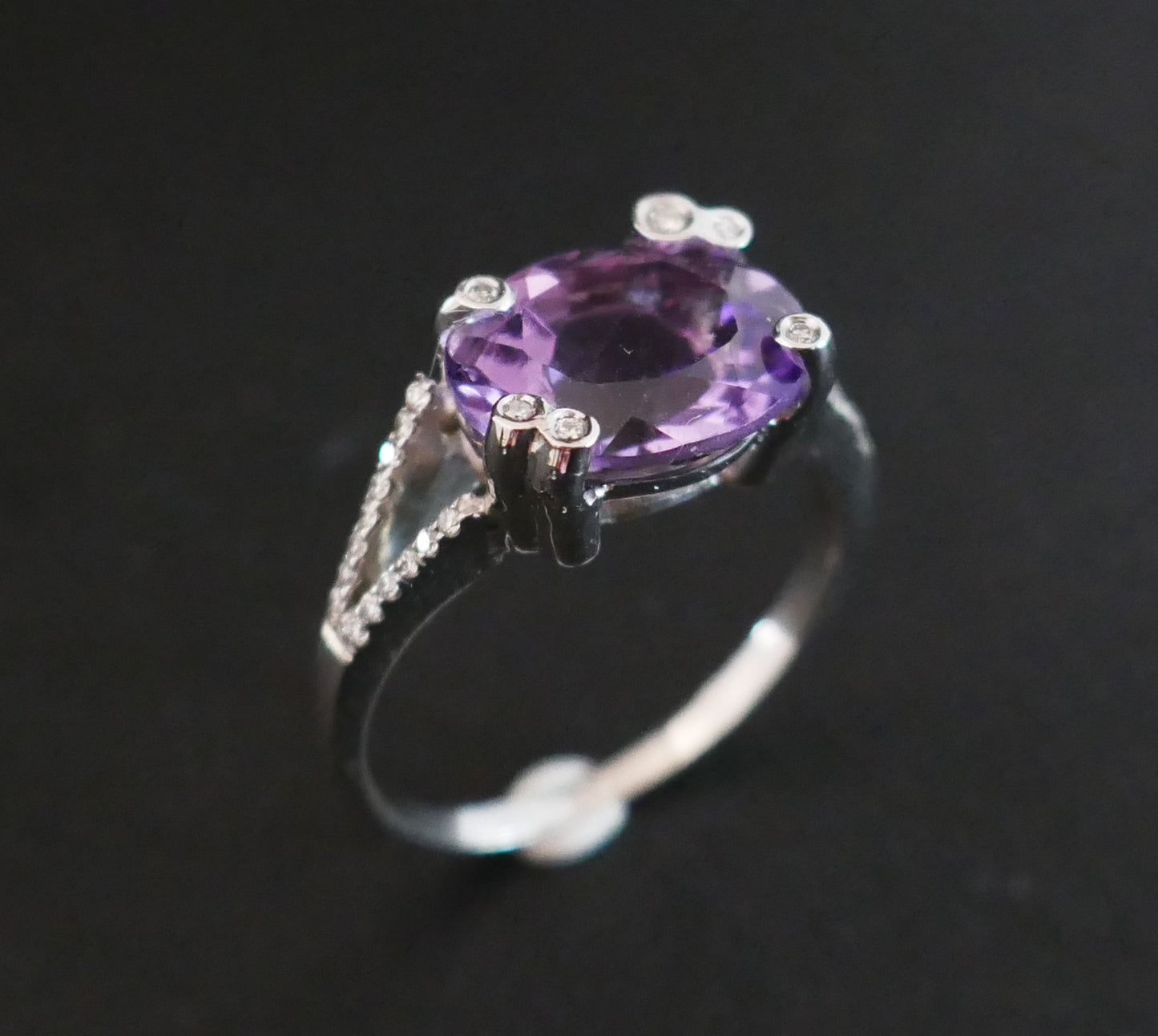 Bague Améthyste Et Diamants, Or Blanc 18 Carats