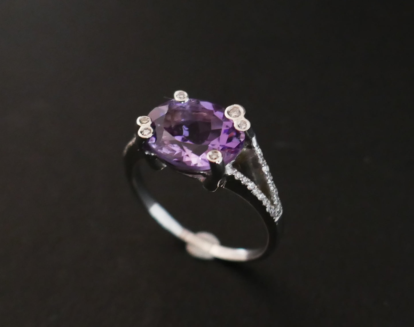 Bague Améthyste Et Diamants, Or Blanc 18 Carats