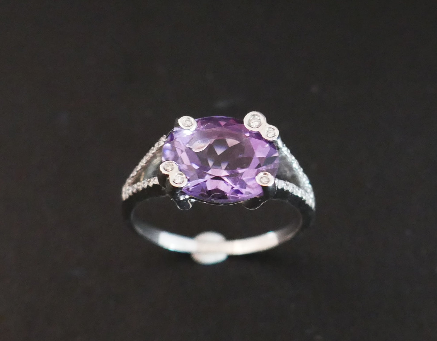 Bague Améthyste Et Diamants, Or Blanc 18 Carats