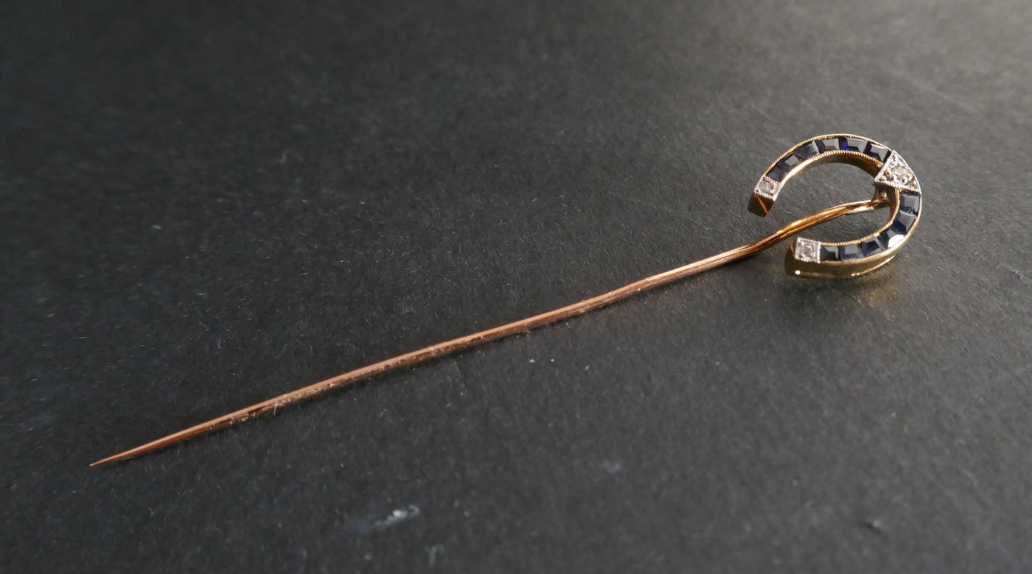 Epingle De Cravate Art Déco, Diamants Et Saphirs Calibrés