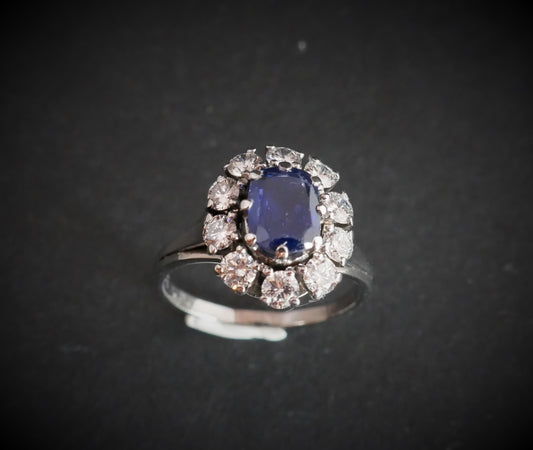 Bague Ornée d'Un Saphir Entourage Diamants