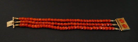 Bracelet En Corail Ancien Facetté, Fermoir Orné De Cabochon, Or 18k