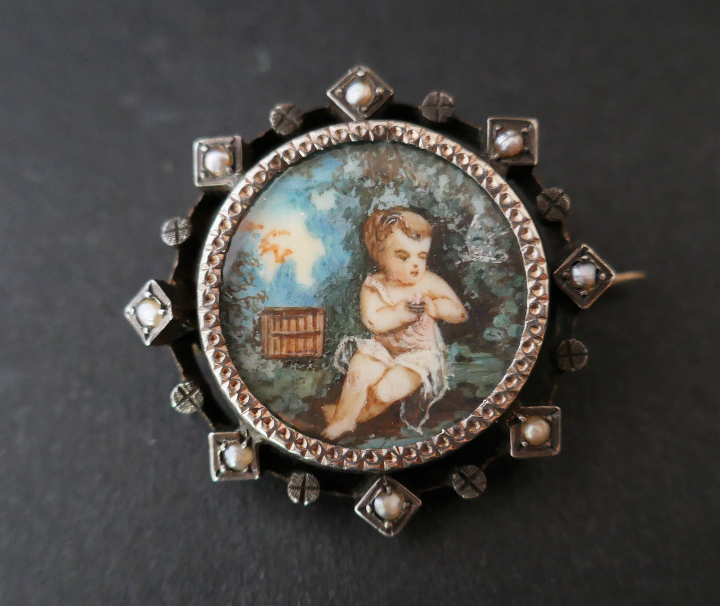 Broche Miniature Et Perles Fines