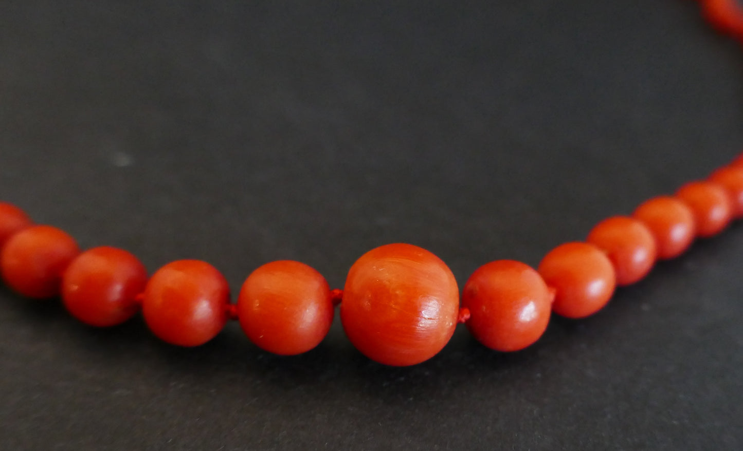 Collier En Chute Corail Ancien