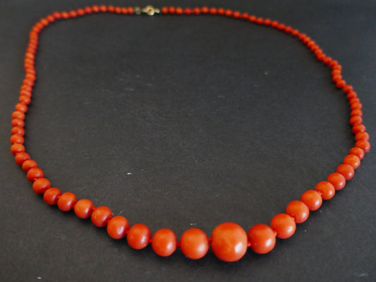 Collier En Chute Corail Ancien