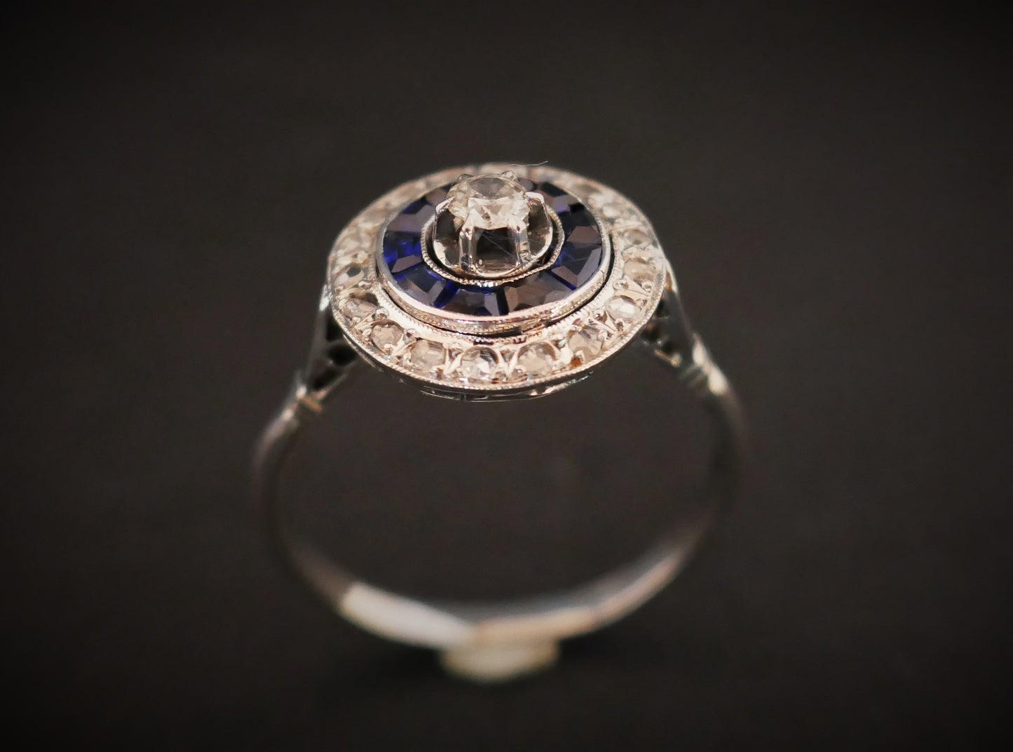 Bague Art Déco Diamants Et Saphirs Calibrés, Or Et Platine