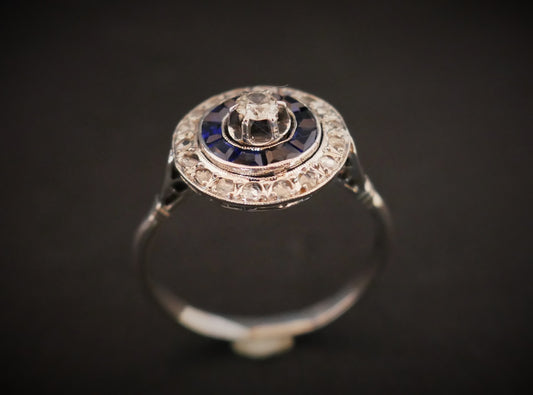 Bague Art Déco Diamants Et Saphirs Calibrés, Or Et Platine
