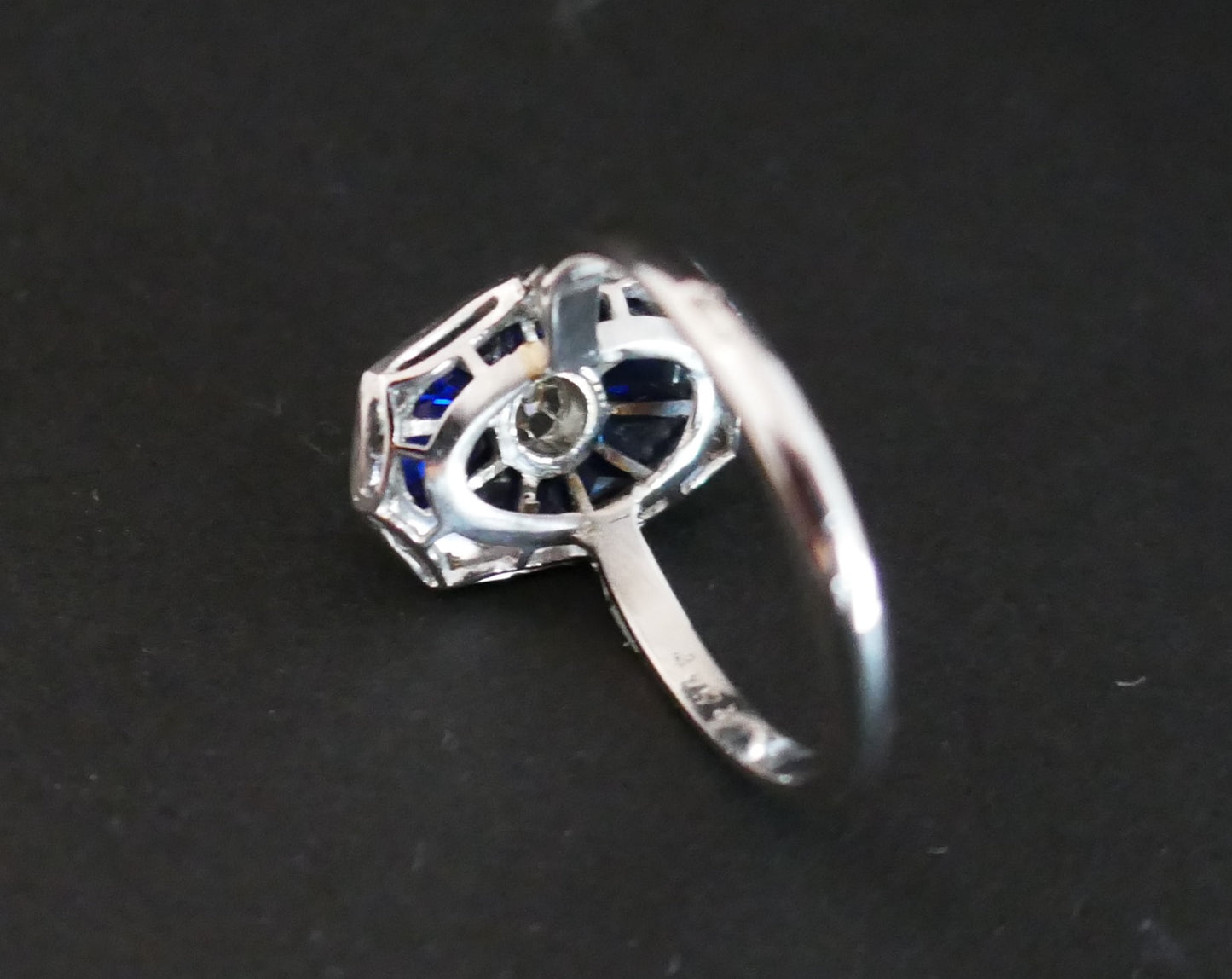 Bague Art Déco Sertie De Diamants Et Saphirs Calibrés, or et platine
