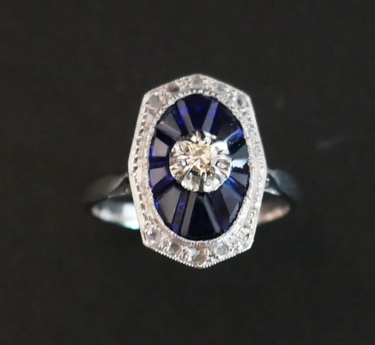 Bague Art Déco Sertie De Diamants Et Saphirs Calibrés, or et platine