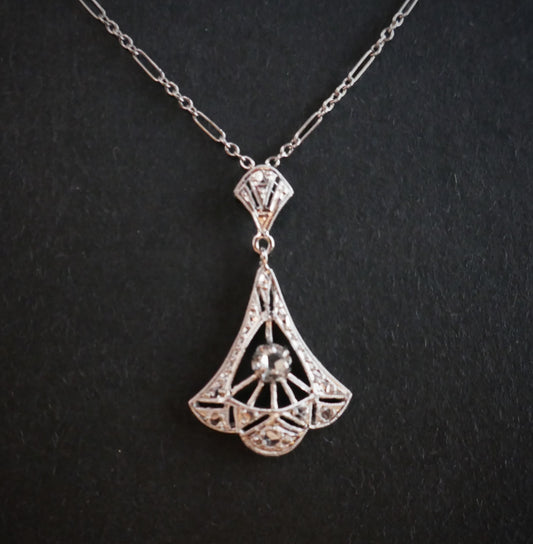 Pendentif Art Déco, Diamants, Or Blanc 18 Carats