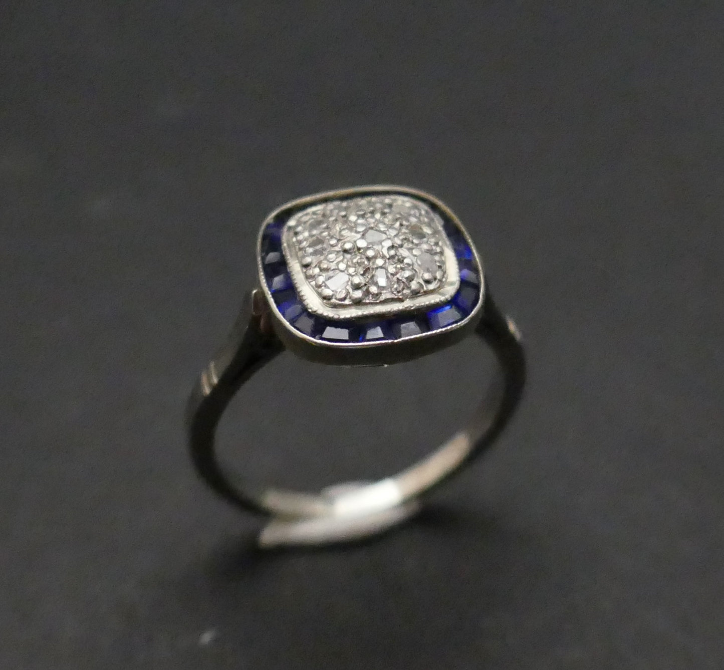 Bague Art Déco Diamants Et Saphirs Calibrés, Or Et Platine