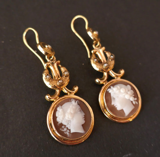 Paire De Pendants d'Oreilles Camées, Or 18 Carats
